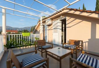 Apartment Zora allows 18 year olds to book a room