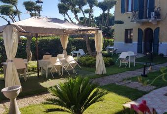 Residenza Napoleone has Balcony rooms