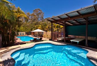 Quarterdecks Retreat has Balcony rooms