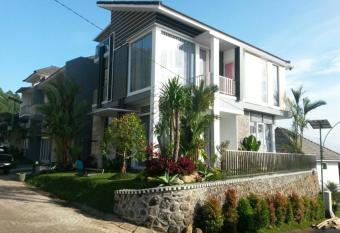 villa di batu kamar tidur 5 has Balcony rooms