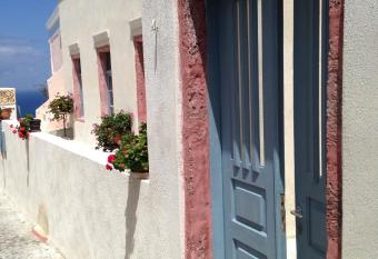 Marcos Rooms has Balcony rooms