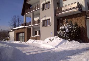 Route 7 Rooms has Balcony rooms