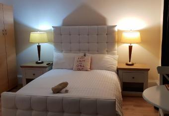 Strathbungo Studios has Balcony rooms