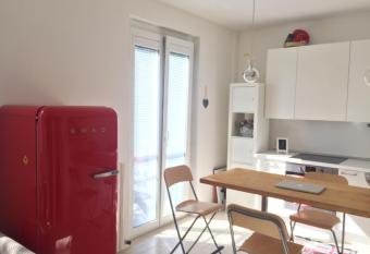 Lovely apt. only 300mt. Monza F1 Circuit-Park-Golf allows 18 year olds to book a room