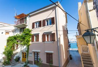 Apartments Sanja allows 18 year olds to book a room