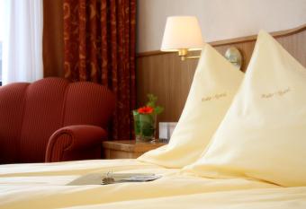 Altes Gasthaus Kuhr - Hotel & Restaurant allows 18 year olds to book a room