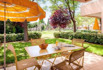 R  sidence Les Jardins de Massane allows 18 year olds to book a room