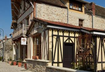 Besharat Gallery & Museum has Balcony rooms