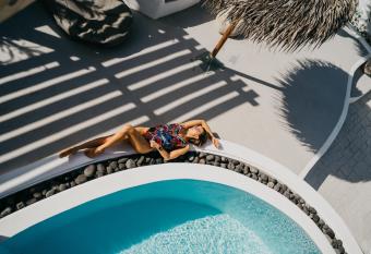 Summer Lovers Villa has rooms with a private hot tub