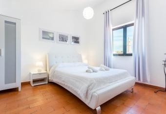 Safari Beach guest house has Balcony rooms