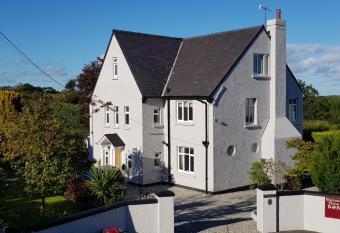 Wychwood House has Balcony rooms