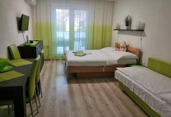 Apartm  n Diamond has Balcony rooms