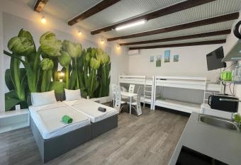 Tutti Apartman 1 has Balcony rooms