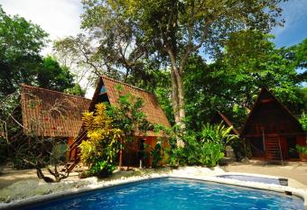 Howler Monkey Hotel has Balcony rooms