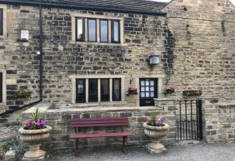 The Cottage, cosy 2 bedroom pet friendly perfect for contractors free secure parking,CCTV has Balcony rooms