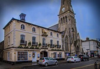 The Golden Lion Hotel, St Ives, Cambridgeshire allows 18 year olds to book a room