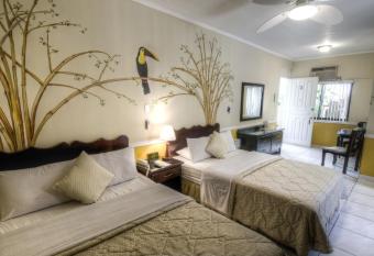 Adventure Inn has rooms with a private hot tub