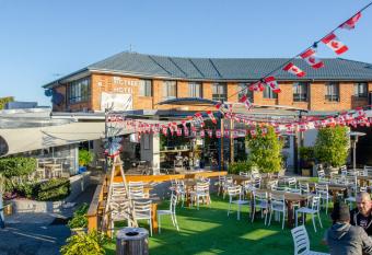 Figtree Hotel Wollongong allows 18 year olds to book a room