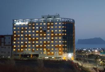 Grandmillions Hotel Seogwipo allows 18 year olds to book a room