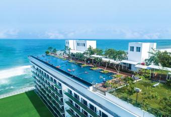 Marino Beach Colombo has Balcony rooms