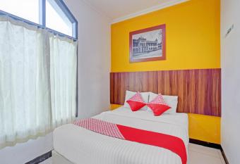 Super OYO 90426 Near Mall Ciputra 2 allows 18 year olds to book a room