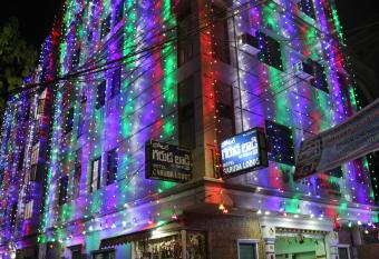 Hotel Garuda Guntur allows 18 year olds to book a room