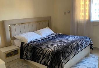 City Stars Apt2 has rooms with a private hot tub