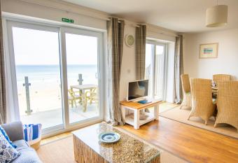 Tolcarne Beach Apartments has Balcony rooms