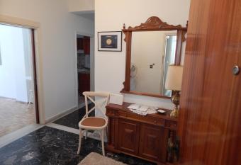 Zira Holiday House has Balcony rooms