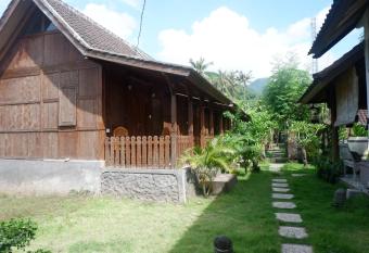 Satria House Amed has Balcony rooms