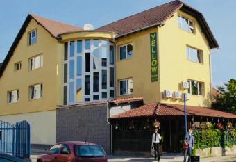 Pension Yellow allows 18 year olds to book a room