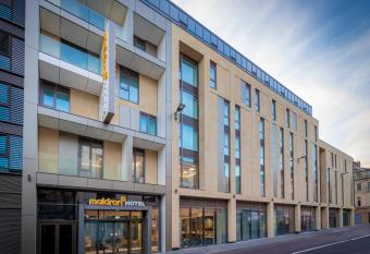 Maldron Hotel Newcastle allows 18 year olds to book a room