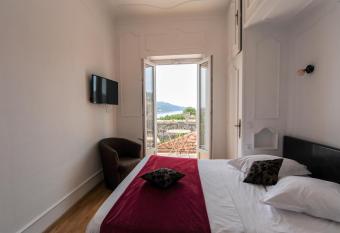 Le Vauban allows 18 year olds to book a room