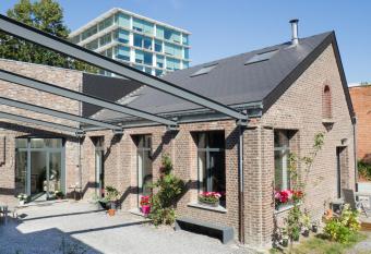 Au jardin des Vennes allows 18 year olds to book a room