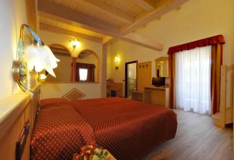 Albergo Alla Comparsa has Balcony rooms