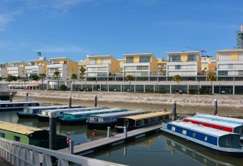 Tagus Marina allows 18 year olds to book a room
