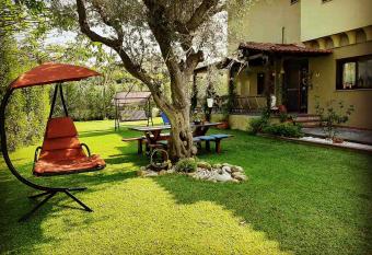 Vintage Home allows 18 year olds to book a room