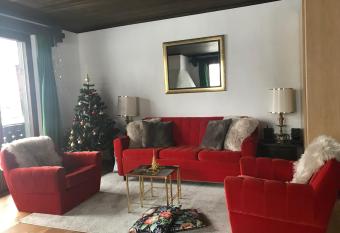 TOP LOCATION - Klosters center - 130m distance to ski lift Parsenn Gotschnabahn and railway station Klosters Platz - direct connection to Davos allows 18 year olds to book a room