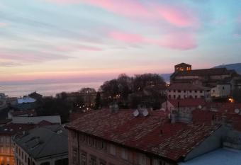 Tiepolo 7 allows 18 year olds to book a room