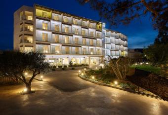 Vasia Royal Hotel allows 18 year olds to book a room