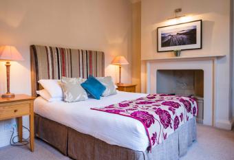 The Swan Hotel - Bradford-on-Avon allows 18 year olds to book a room
