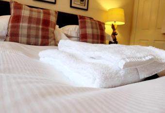 Apartment 3 allows 18 year olds to book a room