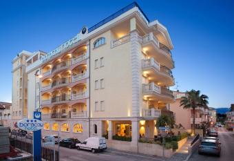 Hotel Boracay allows 18 year olds to book a room