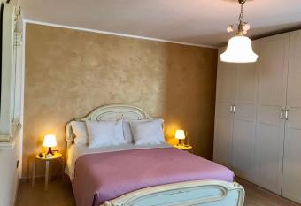 B&B Red Village has rooms with a private hot tub