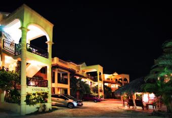 Aparta-Hotel Villa Baya allows 18 year olds to book a room