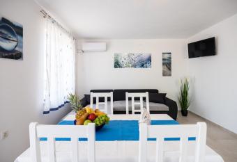 Apartments Dora has Balcony rooms