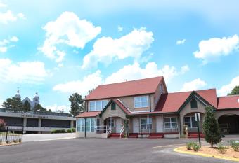 Best Court has Balcony rooms