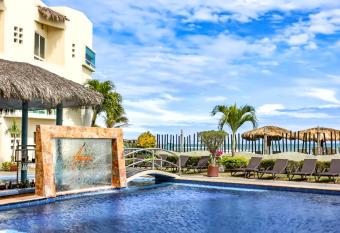 Artisan Family Hotels and Resort Collection Playa Esmeralda has rooms with a private hot tub