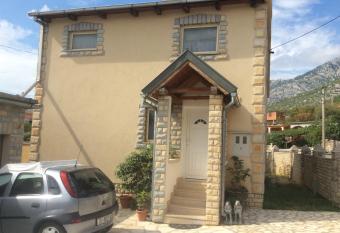 Apartman Nadia has Balcony rooms