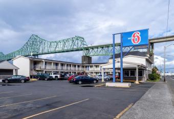 Motel 6 Astoria Or has Smoking rooms